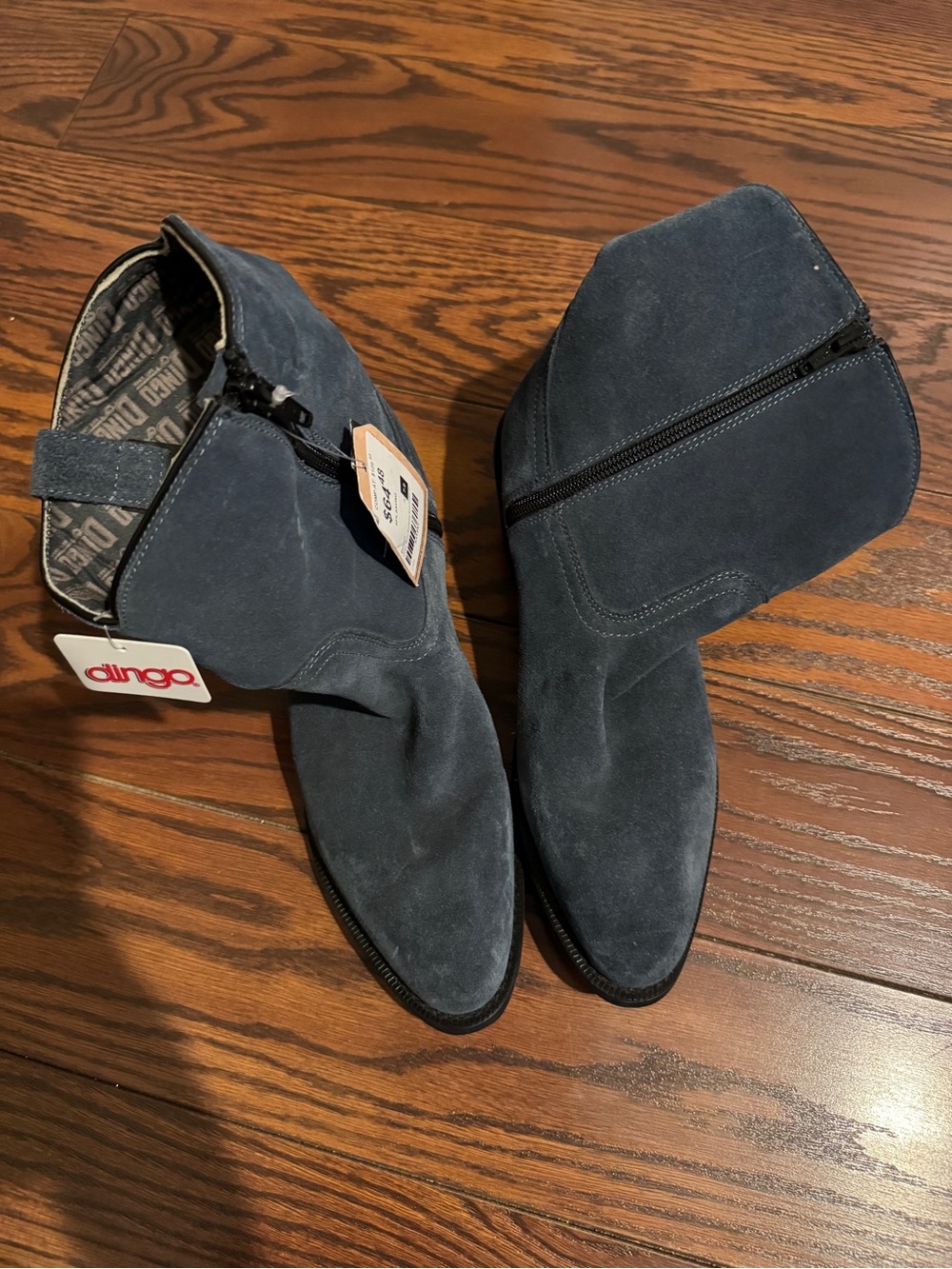 Dingo Men’s Suede Chukka Boots in Navy Blue small scuff